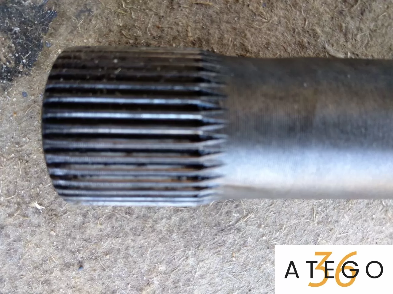 Полуось заднего моста Mercedes-Benz cо шлицами