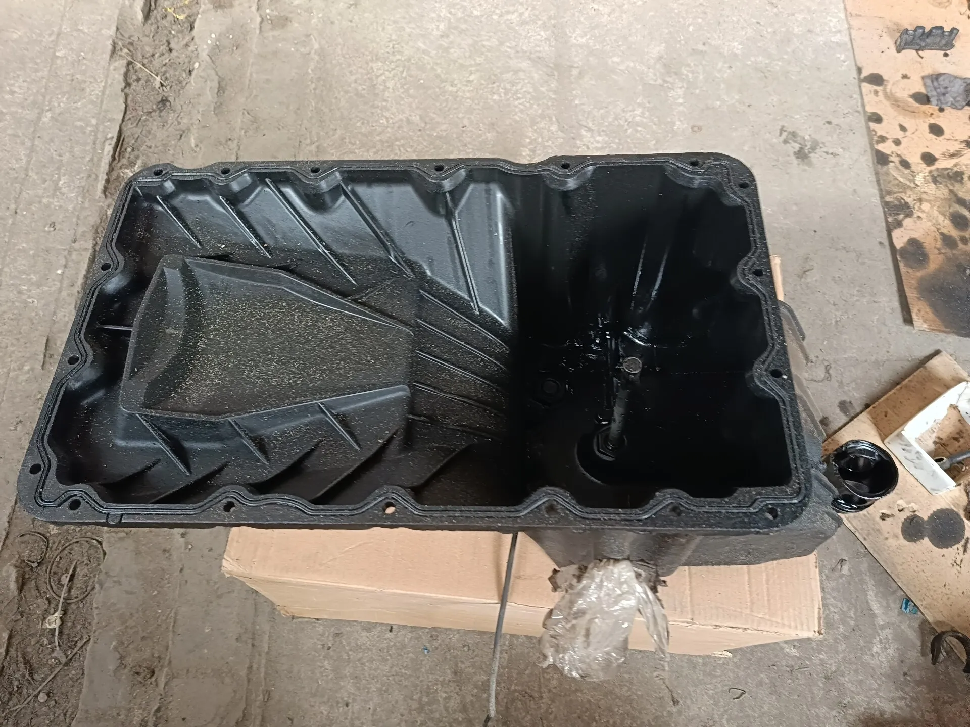 A9040103913 Масляный поддон двигателя OM904LA Мерседес-Бенц Варио