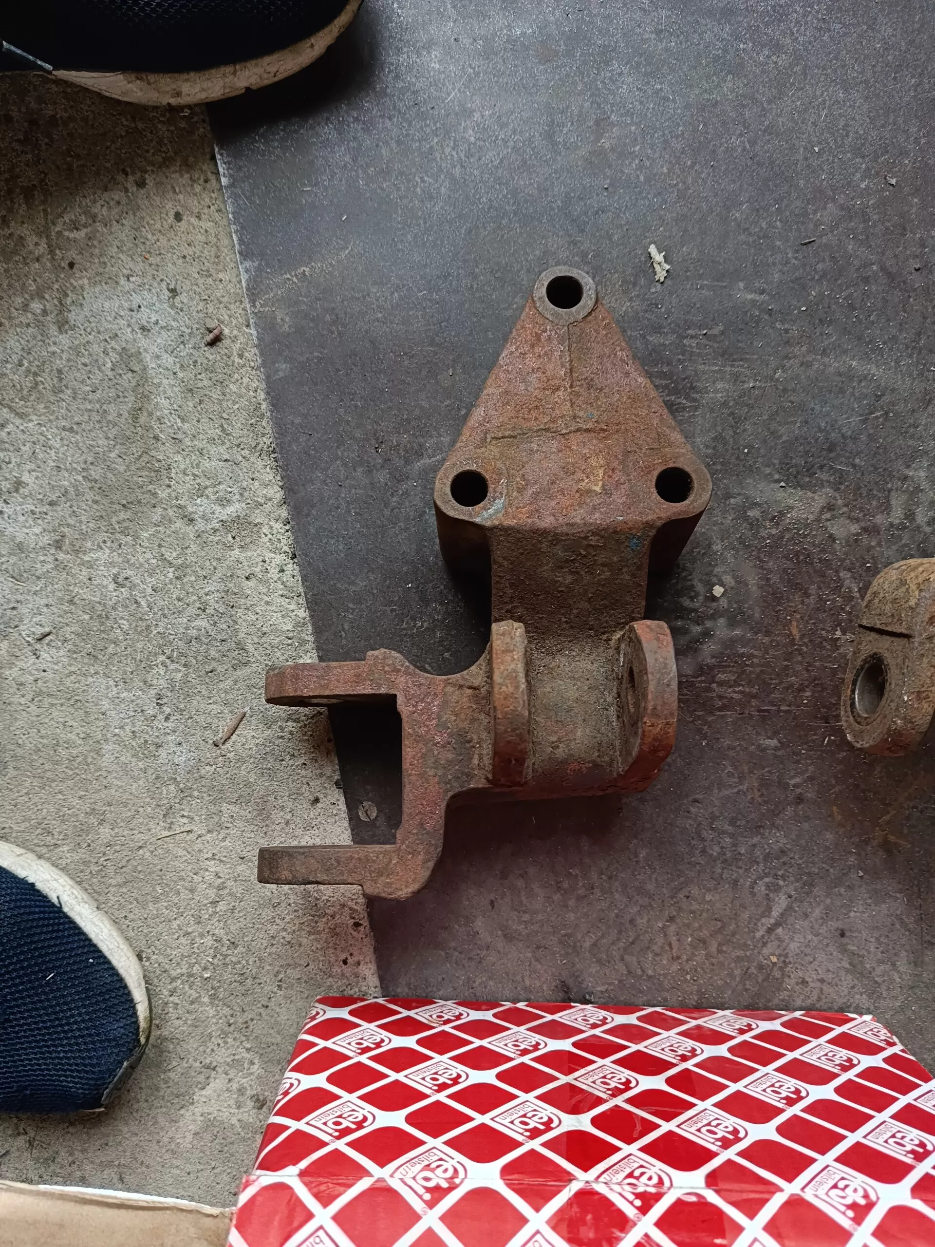 кронштейн стабилизатора заднего