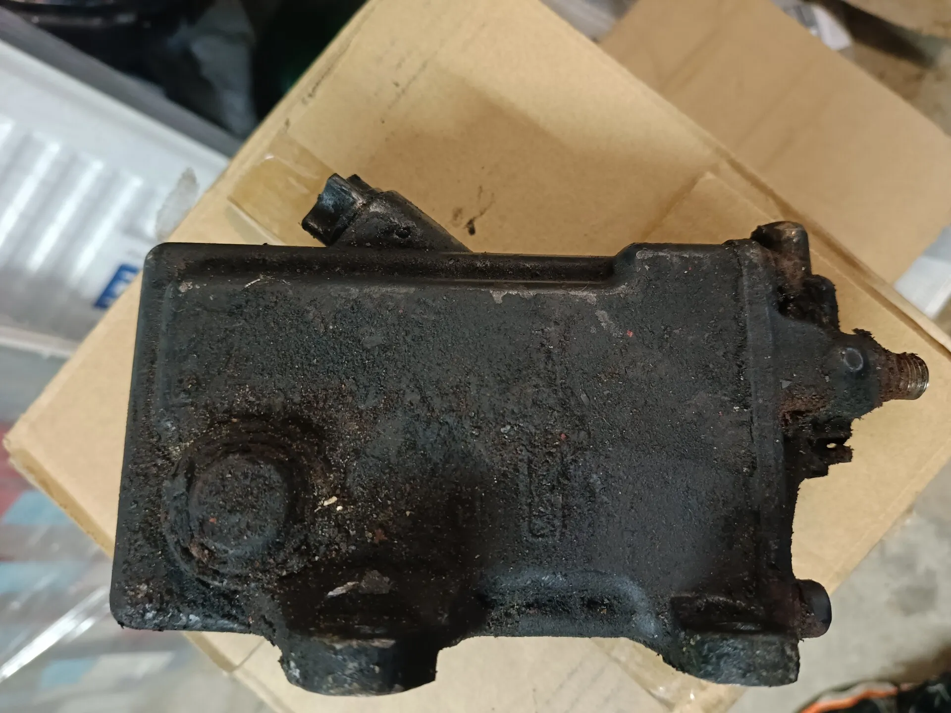  насос подъемa кaбины б/у Мерседес-Бенц