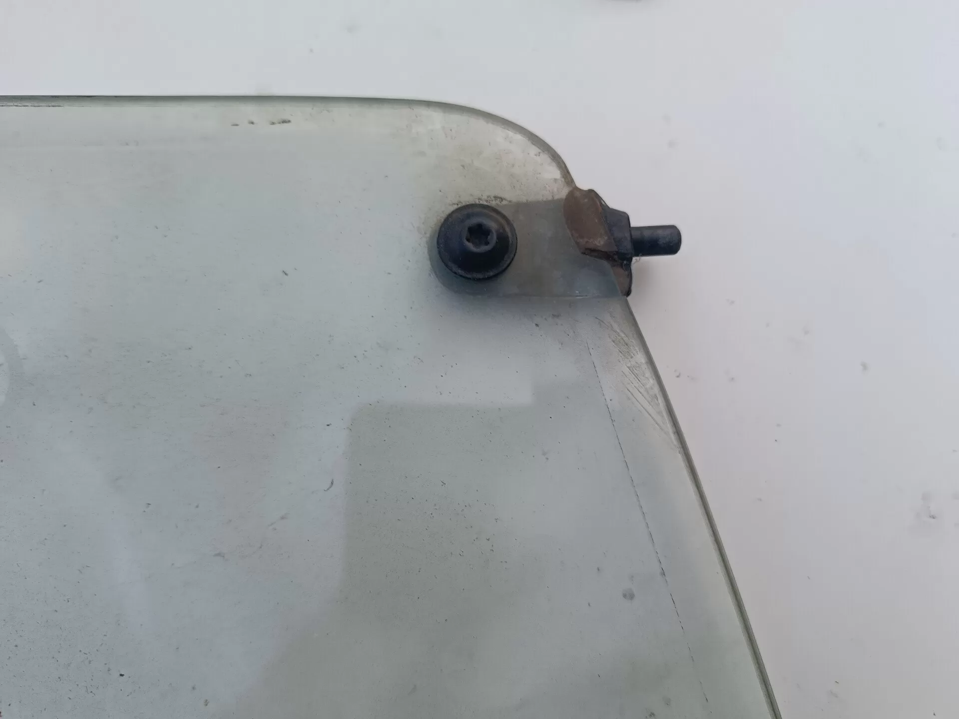 Стекло двери-форточка поворотная  A6737200355