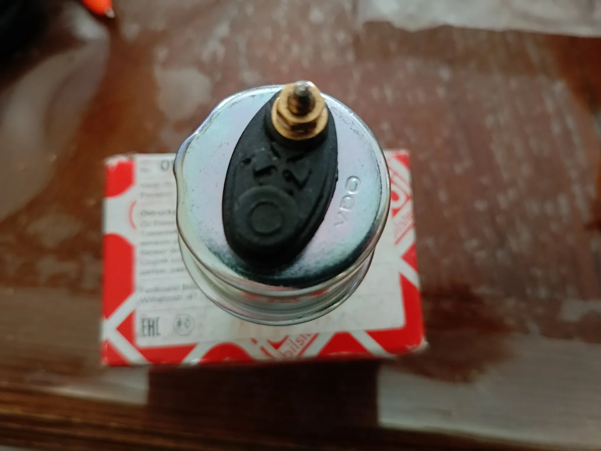 датчик давления масла двигателя Mercedes-Benz