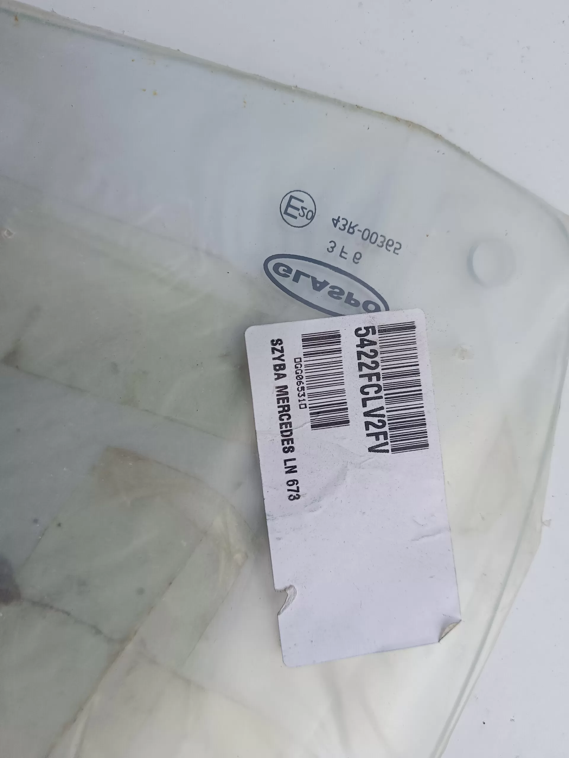 Стекло двери-форточка поворотная  A6737200355