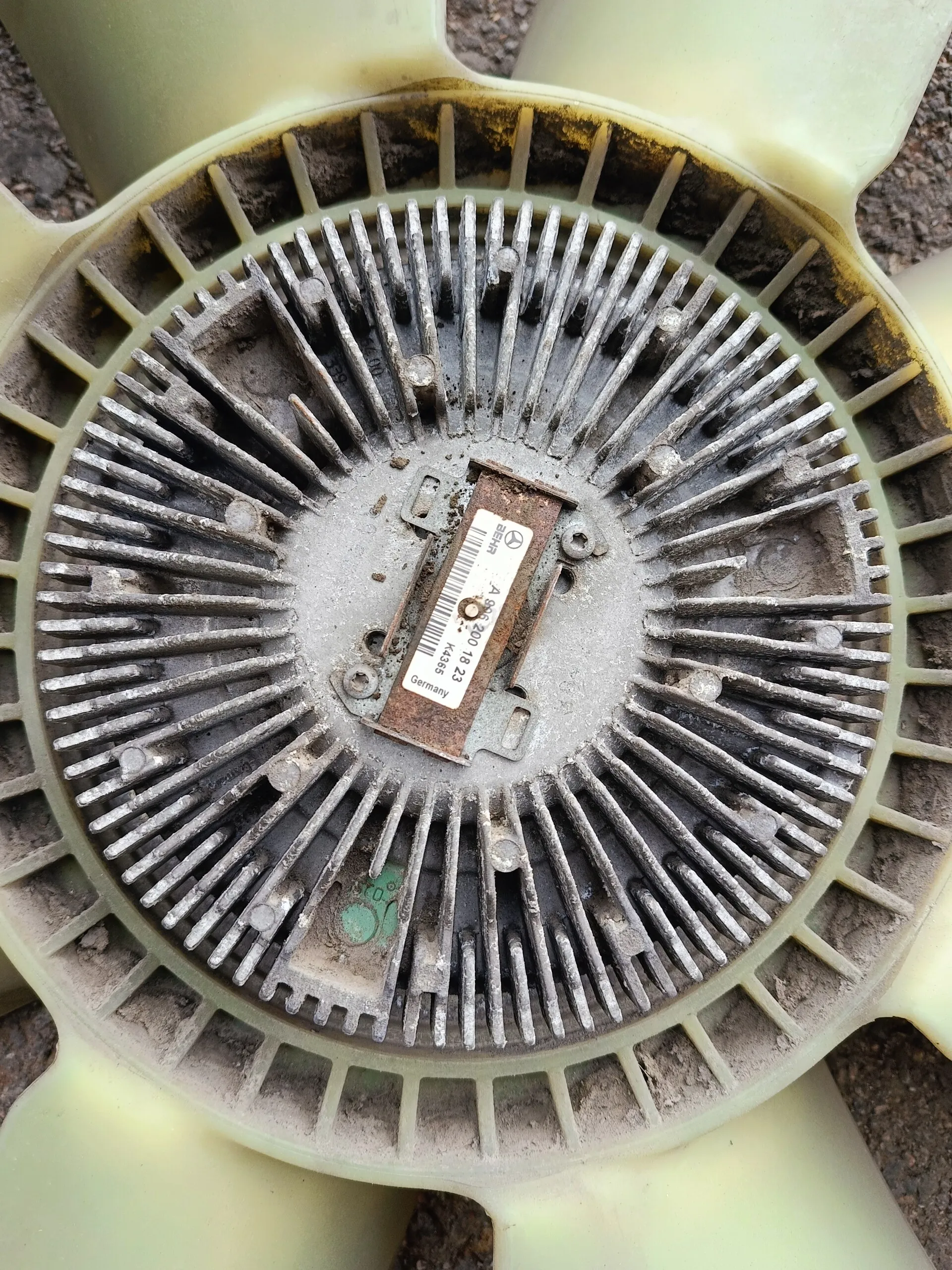 вискомуфта двигателя OM906LA  A9062001823