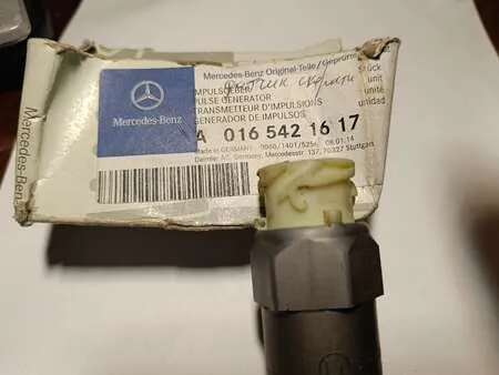 A0165421617 датчик скорости